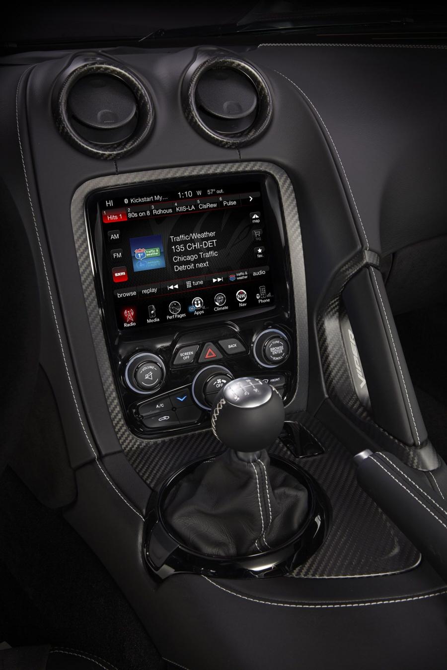 Детали интерьера Dodge Viper ACR (VX) 2015 года  (фото 80 из 91)
